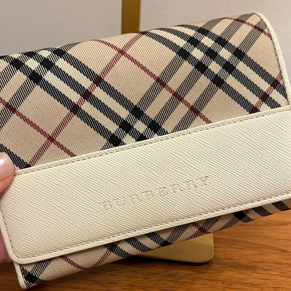 EUC Burberry Nova Check Compact Bifold Wallet